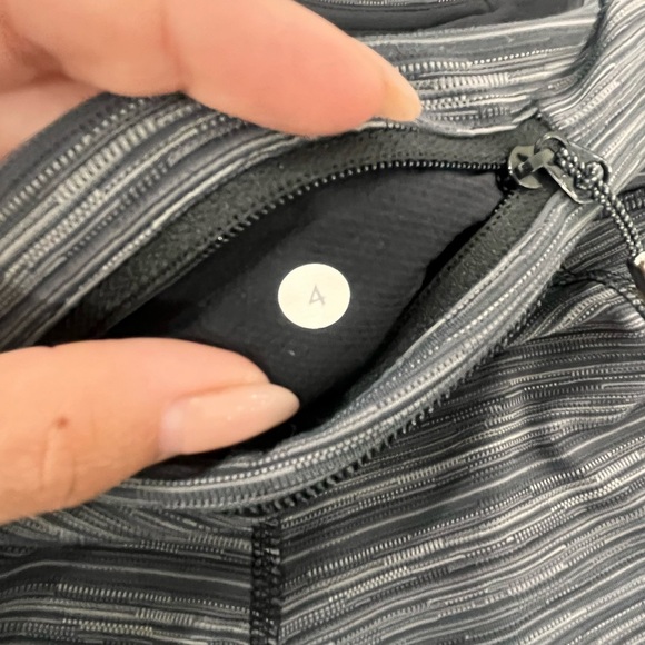 Lululemon Cropped Leggings - Picture 6 of 6